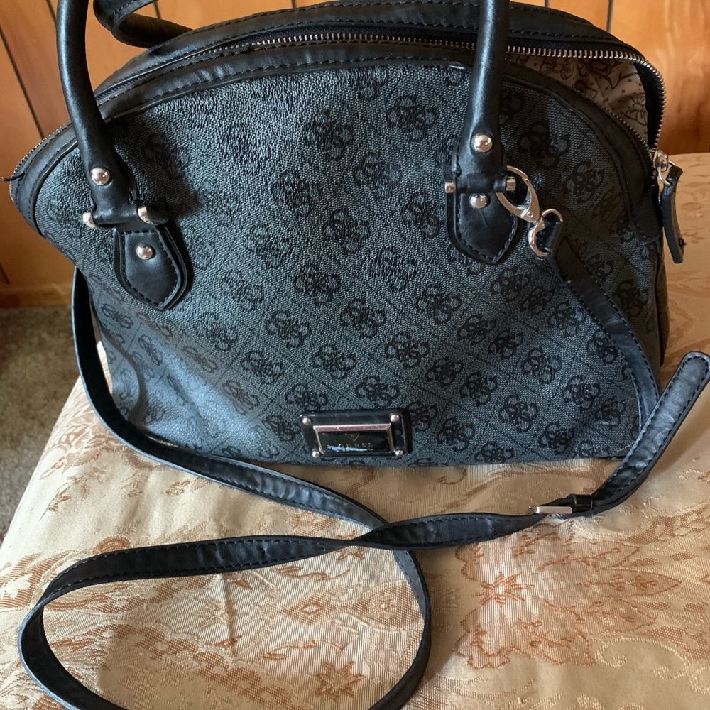 GUESS purse - Picture 2 of 4